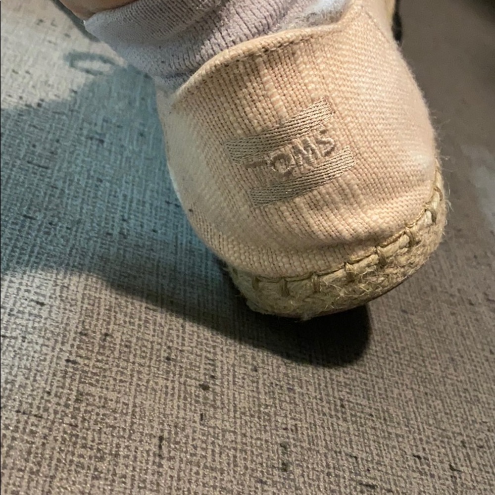 Toms - Picture 4 of 5